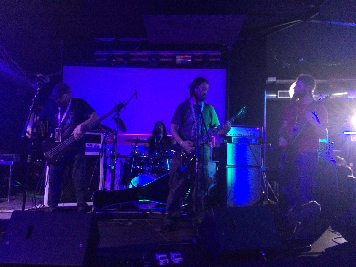 aspanovas's tweet photo. Ultimos ensayos para comenzar el concierto benefico de hoy #metalvscancer Eskerrik asko a todos los que lo habeis hecho posible #salamytho #valkyria #opposer #ferosz #kauce #kritter #fernandovesga 💚💚💚💚💚 https://t.co/5ZMGkK0x7t