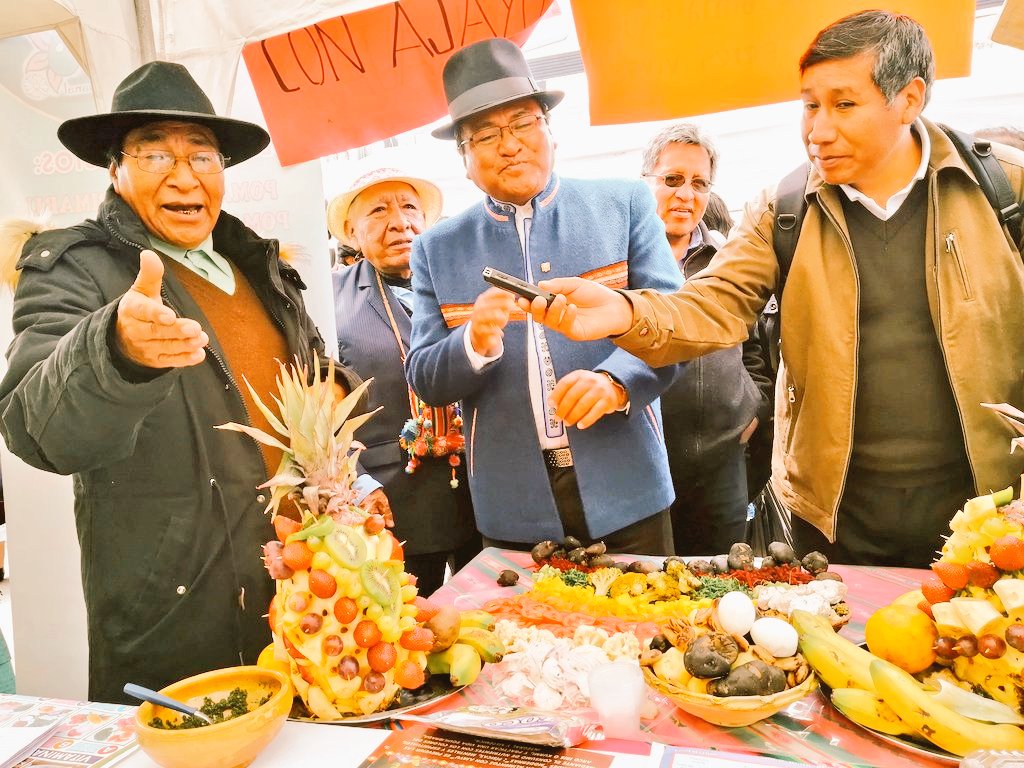 descolonizando's tweet photo. #AHORA. #MinCulturasBolivia | Hoy sábado 21 de septiembre, en los predios de la Estación Central de Mi Teleférico, Linea Rojo,  Descolonización participa  de la Feria Binacional de Medicina Ancestral - Tradicional e Internacional Ecuador - Bolivia. https://t.co/jiI6jxNEHm