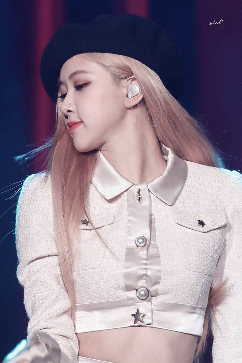 roseyarchive's tweet image. gorgeous woman
cr. soleil_hae