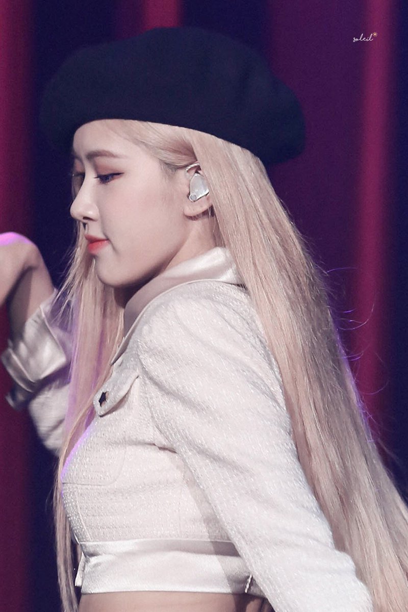 roseyarchive's tweet image. gorgeous woman
cr. soleil_hae