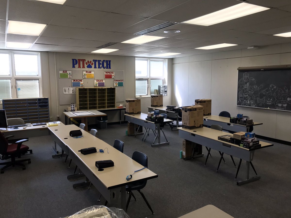 PitTechMHS's tweet photo. Classroom ready for Monday morning. Building computers! @MarysvilleEVSD @BizTechMHS @ThomasRCochran #PTBM https://t.co/Y9G0YkuvuZ