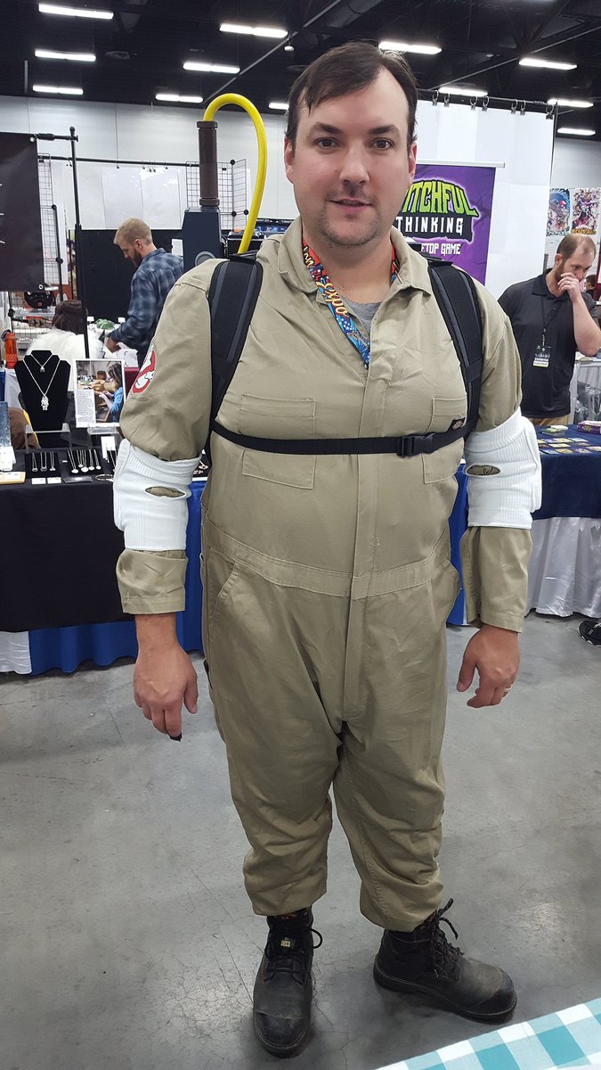MegInks's tweet image. Hubby ready to bust some ghosts. Very proud of the work he put into building his proton pack! @EdmontonExpo @Siponarius #edmontonexpo
