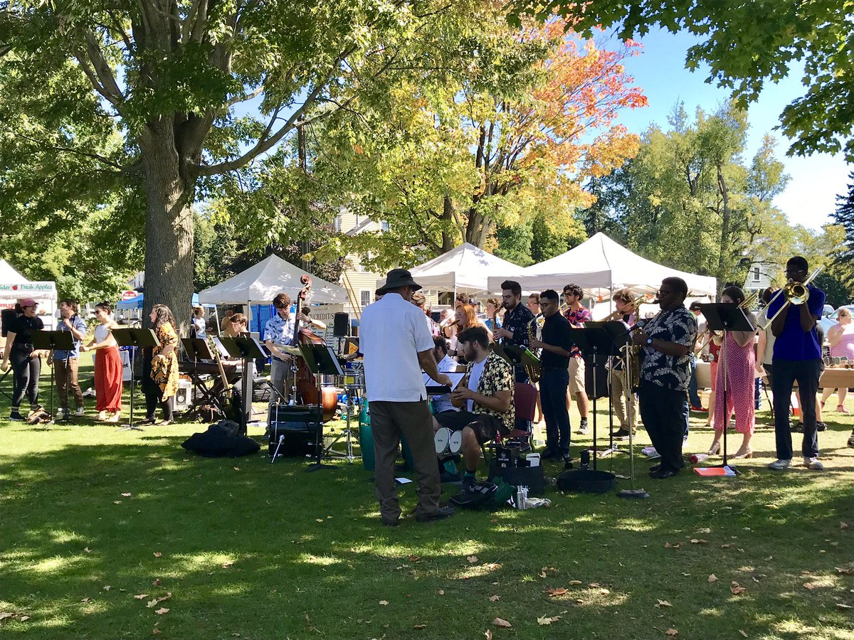 TheCraneSchool's tweet image. The Crane Latin Ensemble taking over the Potsdam Farmers Market in Ives Park on this gorgeous day! #MakeItCrane