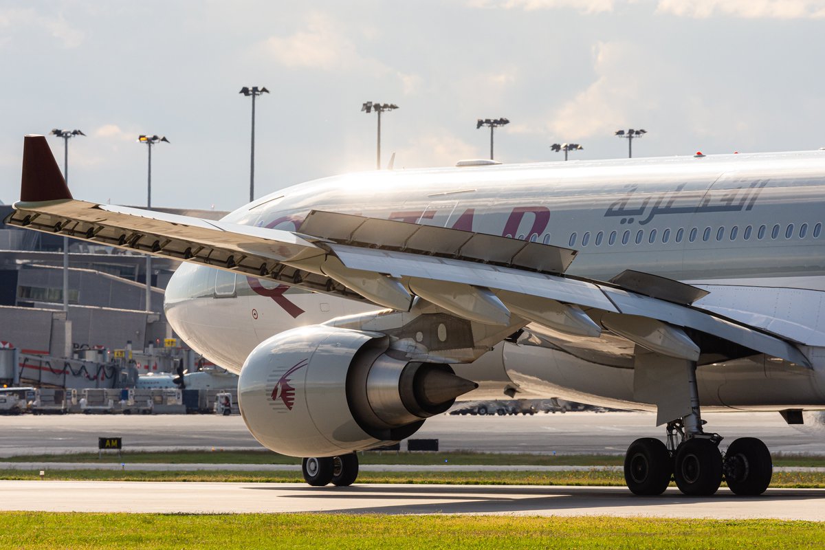 #QatarAirways Airbus A330-202, an #AirCanada wet lease operating the #YUL #BCN route, taxiing towards the gate at #YUL Aéroport International #Montréal-Trudeau.