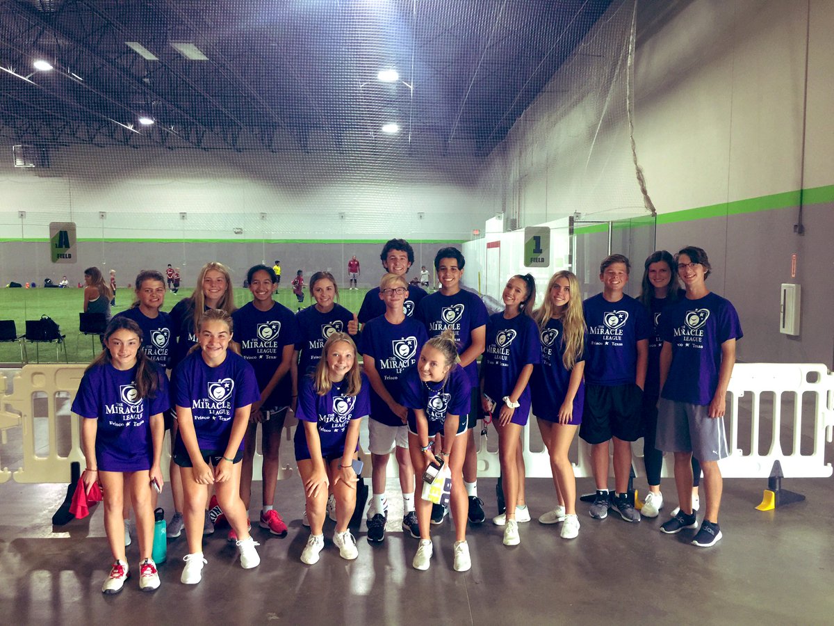 bronco10s's tweet photo. Broncos Give Back! Bronco Tennis volunteered with the @friscomiracleleague today and had a BLAST! We made so many new friends! Safe to say we are coming back soon! #beintentional #misdcharacterreps #oneloveoneteam #strongertogether https://t.co/1Sd29oxV3o