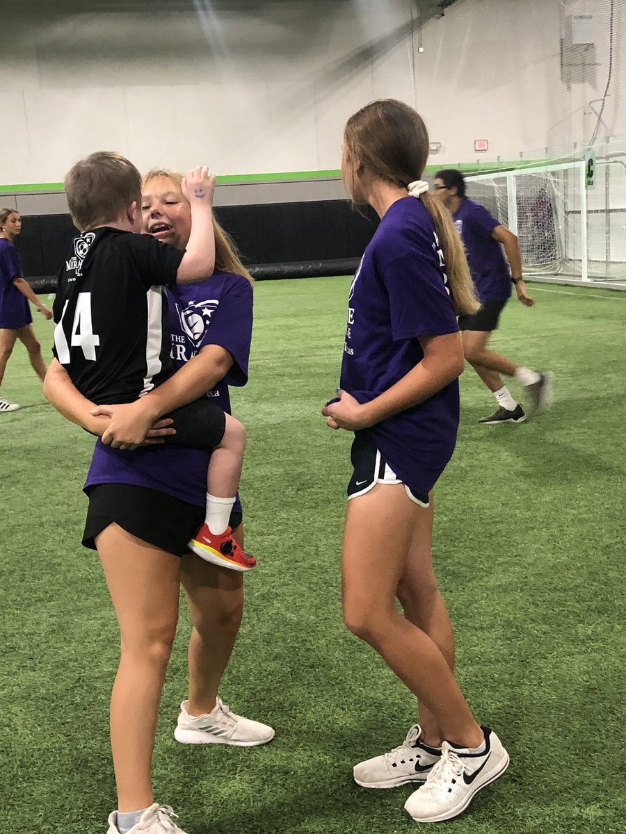 bronco10s's tweet photo. Broncos Give Back! Bronco Tennis volunteered with the @friscomiracleleague today and had a BLAST! We made so many new friends! Safe to say we are coming back soon! #beintentional #misdcharacterreps #oneloveoneteam #strongertogether https://t.co/1Sd29oxV3o