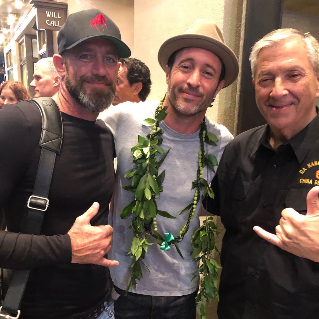 H50Europe's tweet photo. Credits to justinedmmcclellan IG https://t.co/r4OyWAGKwh
#marcamcclellan #alexoloughlin #hawaiifive0 #h50 Photo opp after the private screening of Alex’s Season 10 episode that he wrote during hiatus and directed...outside of the @hawaiitheatre ❤️🤙🤙📸 https://t.co/WeXEsblhkG