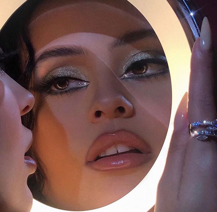 L0VELYPUGH's tweet photo. alexa demie invented makeup https://t.co/n7S9MRrXOC