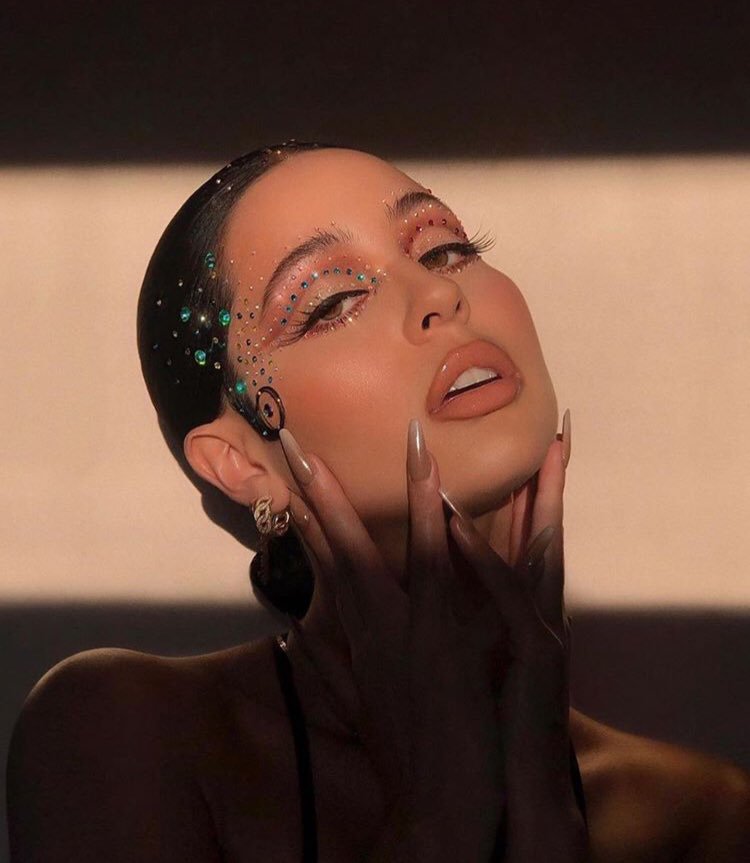 L0VELYPUGH's tweet photo. alexa demie invented makeup https://t.co/n7S9MRrXOC