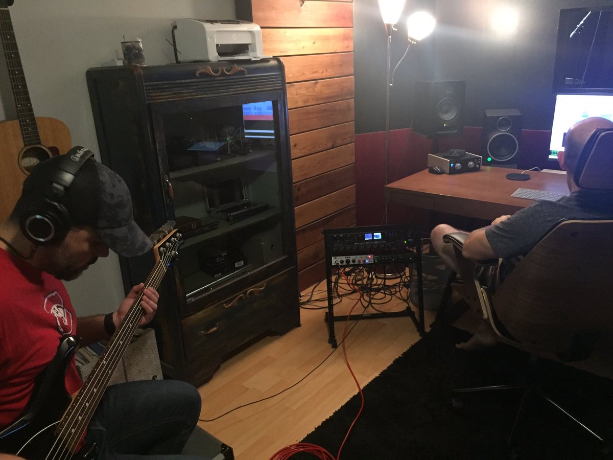 LeBandaBoivin's tweet photo. Il se pourrait que nous récidivions! #rock #Quebec #lebandaboivin #musique #dnatural https://t.co/pN0rqO5pcg
