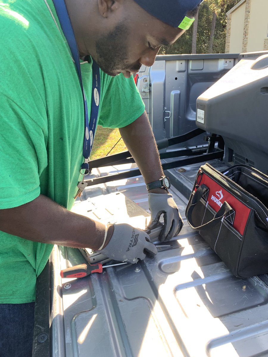 Ransomsolutions's tweet photo. Great electronics drive today!! #transforminglivesthroughwork https://t.co/JvL6Tt33FJ
