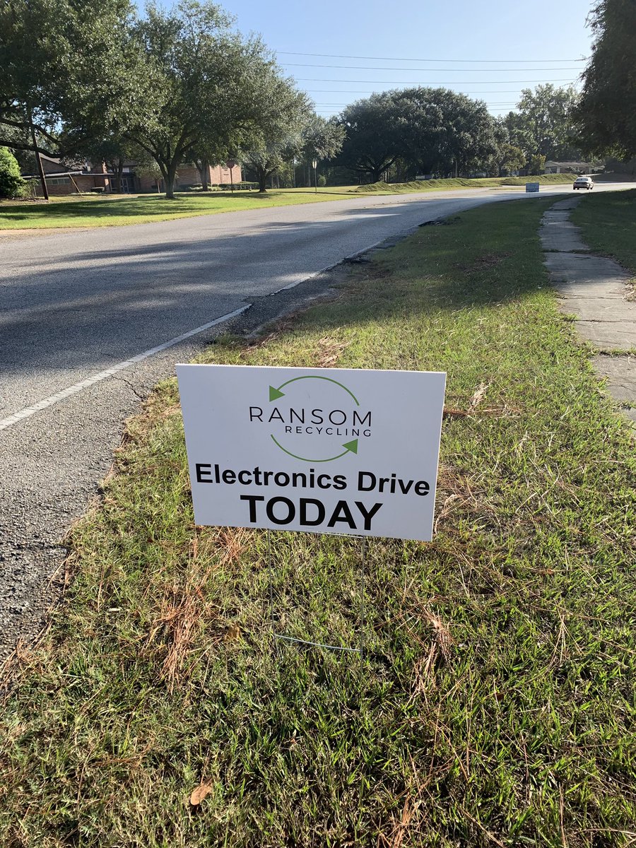 Ransomsolutions's tweet photo. Great electronics drive today!! #transforminglivesthroughwork https://t.co/JvL6Tt33FJ