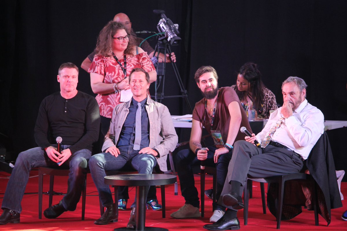 Cinephemeride's tweet photo. Belle journée au Lyon Game Show avec les cosplayers venus nombreux, seul regret avoir raté @Kkwet25, une prochaine fois plus surement, le temps de changer de lunettes !😅 Vidéos à venir...
#LyonGameShow #MichaelShanks #JohnRhysDavies #CorinNemec #Stargate #StargateSG1 #Sliders https://t.co/z41zpKDSrZ