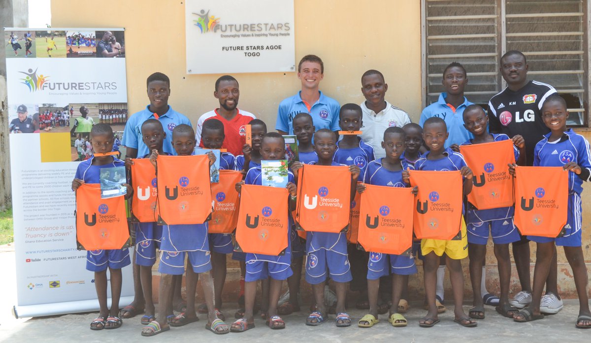 futurestarsgo's tweet photo. En cette semaine de rentrée au Togo, 82 kits et 13 bourses d'études scolaires ont été distribués aux U11, U13, U15 et aux filles de l'école de foot cet après-midi au club-house en présence des responsables de l'académie.

Merci à tous @CarolMallon https://t.co/RuMGjBuCwd