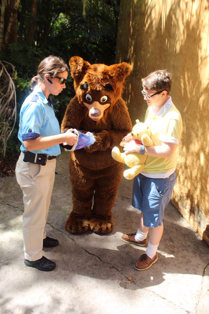 itslexhendrix's tweet photo. #castcompliment to Koda and Lisa from Animal Kingdom today. They made a lot of magic for me! @WDWToday https://t.co/51xBMEW1Uq