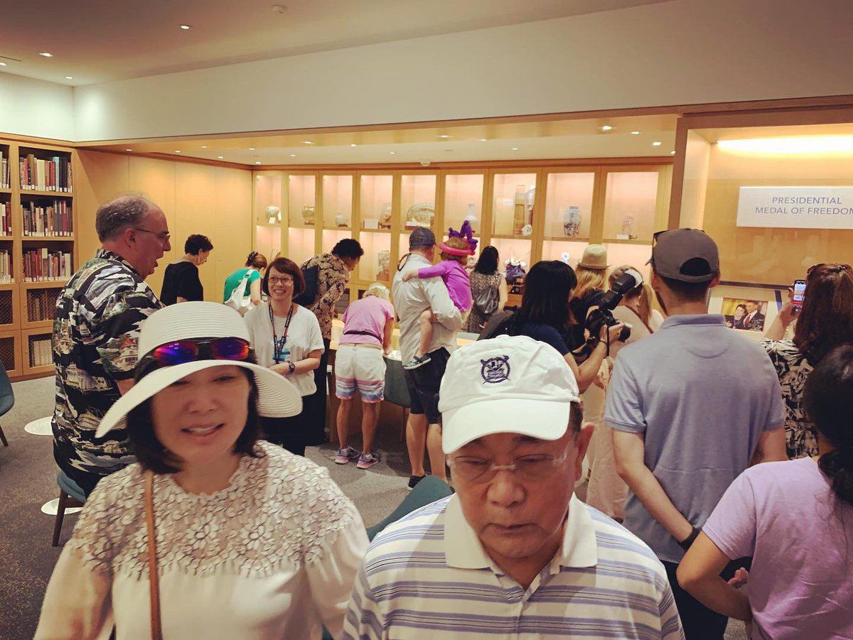 DJZibaZ's tweet image. I miss my former co-workers!! I 🖤 @LBCityLibrary + @LongBeachCity!!! #ZibaZLibrarian #LBPLZineLibrary @LBZineFest 📚