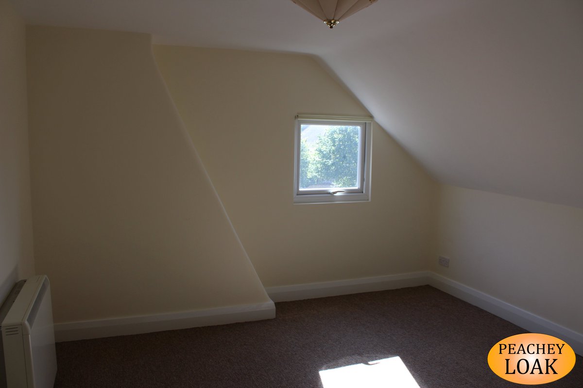 PeacheyLoak's tweet photo. TO LET
Rushden, Northamptonshire 1 bedroom flat with accommodation on 2 floors. Secure parking area for 2 cars.
£525 pcm
Full details (including EPC) can be seen on our website https://t.co/kuiCmCQDRv.
Alternatively message us for more information or to arrange your viewing. https://t.co/BkKus837UF