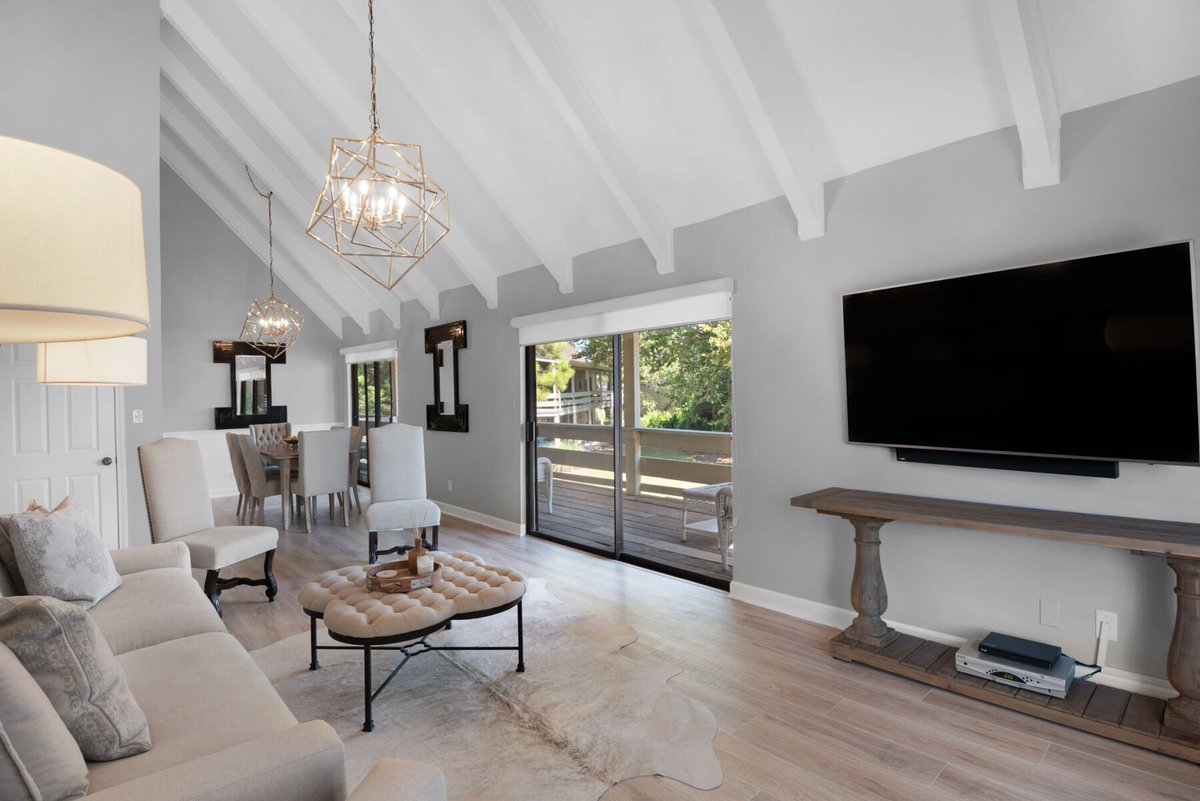 EVDestin1's tweet photo. || New to market || Beautiful 3 beds, 2 baths condo in Miramar Beach. Newly renovated with high end appliances. Listing price: $399,000 | Listed by Andrea Farrell - Destin Homes#EVDestin #EVRealEstate #EVAmericas #EVFlorida #FinestRealEstate #FloridaHomesForSale #CondosForSale https://t.co/EFCRU4SWIN
