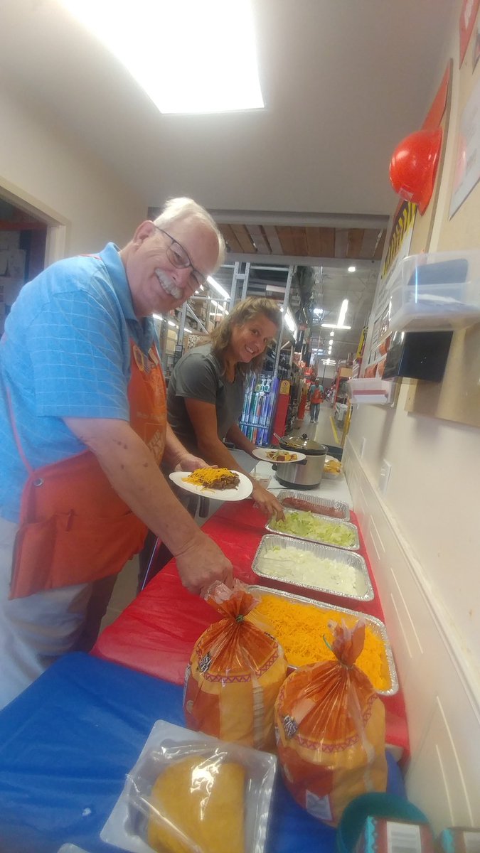 Bootz1536's tweet photo. Succes Sharing day2 chicken tacos ๐ฎ for our wonderful people #D130 #store472 #successsharing2019 https://t.co/kFN97I3KRb