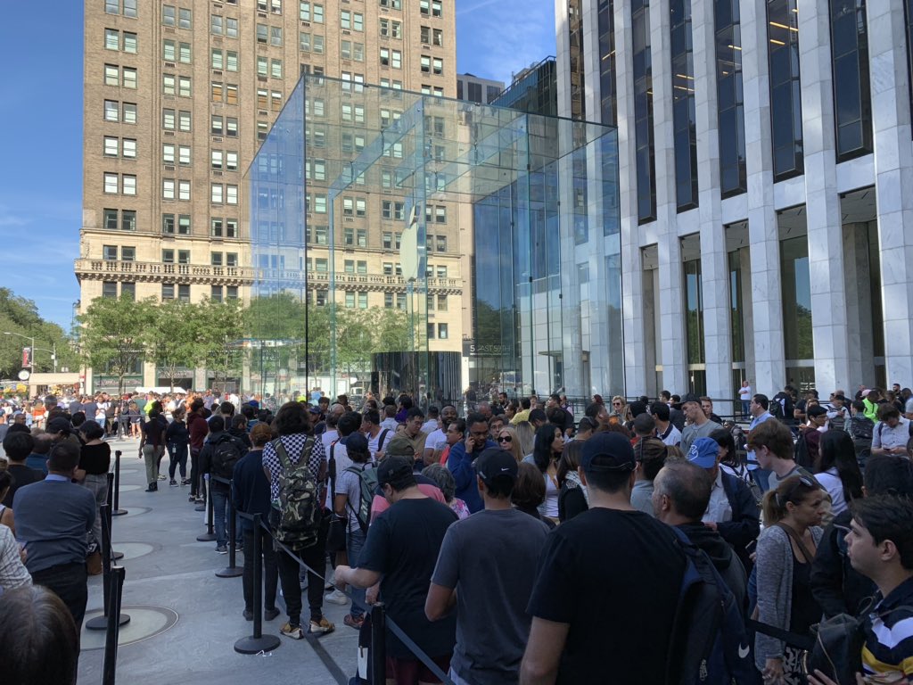 handyfan's tweet photo. Many people at the beautiful #ny #applestore 5thAve #reopening waiting in line to get their new #iphone11 or pro although it seems nothing to much new. My #iPhone11PRO already sitting in #Munich awaiting unboxing. https://t.co/xDFaMT3pMk