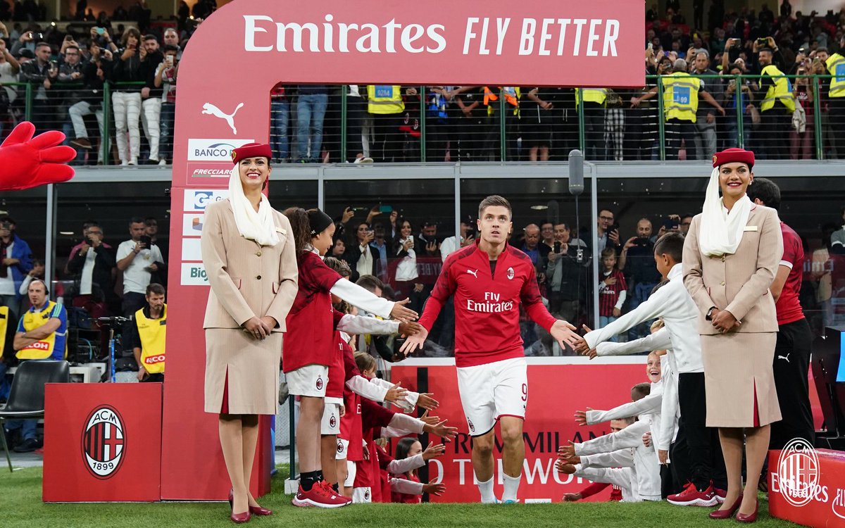 acmilan's tweet image. 🔥 Warm-up phase before #MilanInter ⚽️

🔥 Il riscaldamento finale prima del Derby ⚽️

#SempreMilan 

@emirates