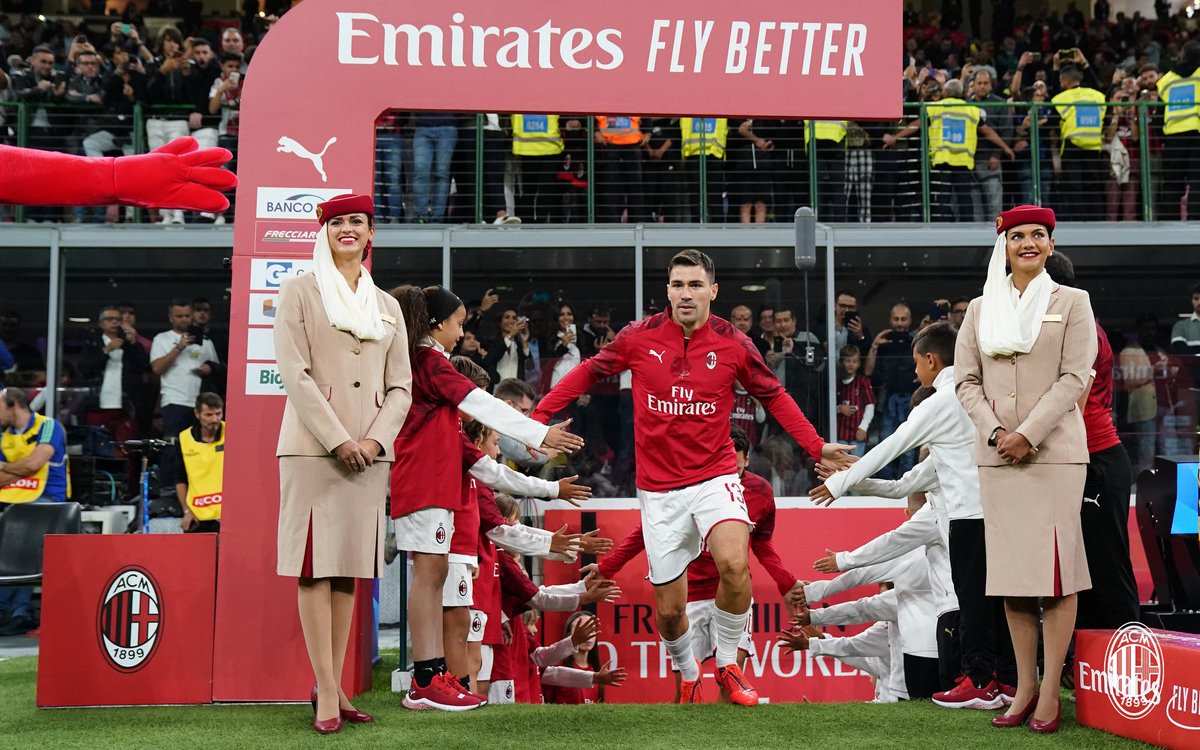 acmilan's tweet image. 🔥 Warm-up phase before #MilanInter ⚽️

🔥 Il riscaldamento finale prima del Derby ⚽️

#SempreMilan 

@emirates