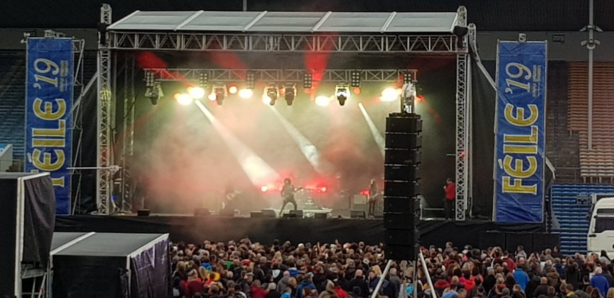 1000GigGuy's tweet photo. A tribute to Phil Lynott's Lizzy!
@Alive_Dangerous @thetriptotipp
Feat: Brian Downey with guest appearances from Eric Bell &amp; Andy Cairns!
@ThinLizzy_ @therapyofficial
#feile19 #Feile #thetriptotipp #IrishMusicParty https://t.co/TTErn1xDqT