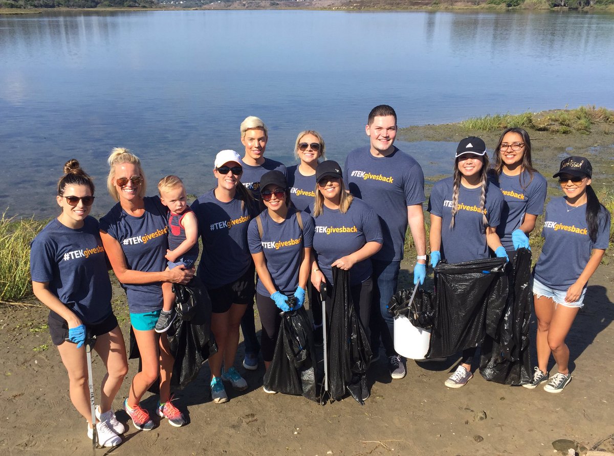 kristenmcorona's tweet photo. OC showed up big this morning as we partnered with @OCParks to clean up the back bay! Proud of this crew! #TEKWestgivesback #TEKgivesback #TEKWest @dronmason https://t.co/Ow1XQLZc6S