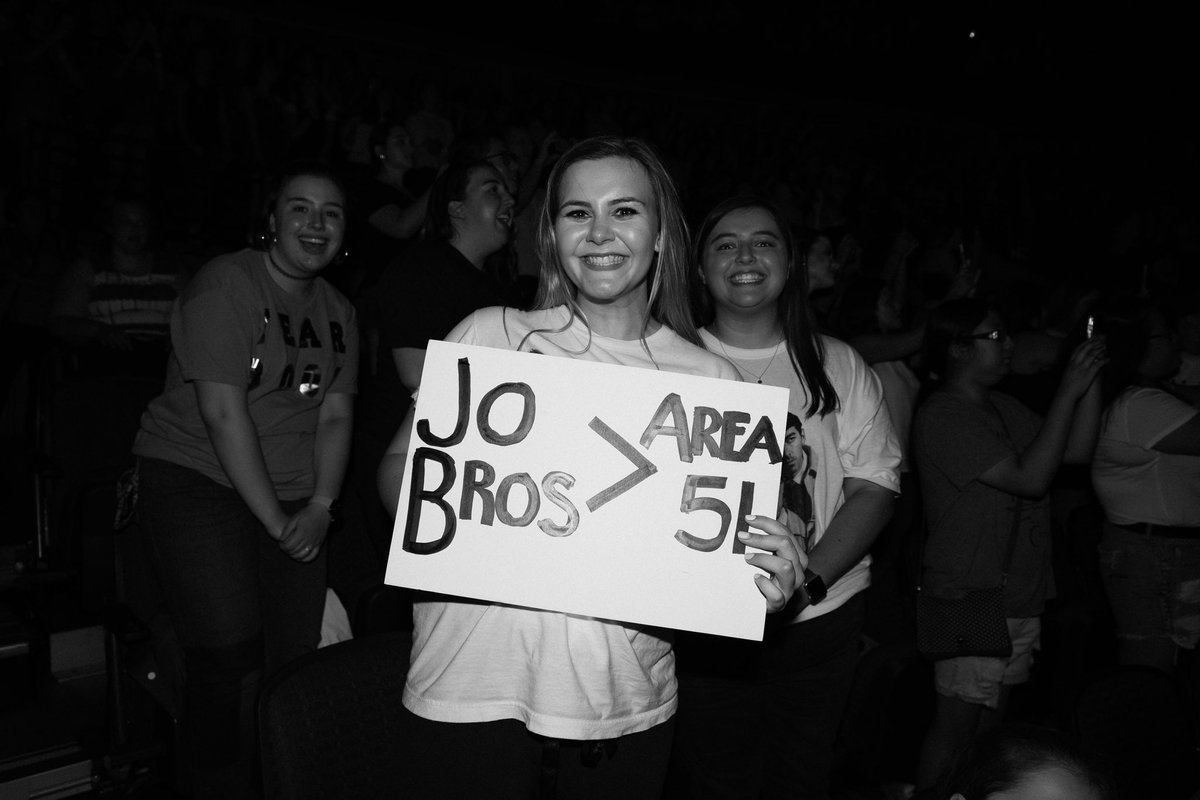 Jonas Brothers tweet media