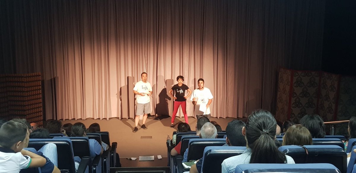 FestImproOnda's tweet photo. El FIVO ha conectado esta tarde con la escena impro asiática gracias a Impro Japan y su espectáculo gestual-musical ‘私たちは、次に何が起こ るか分かりません’, que ha salido a escena en la Cassola. 

#FIVO2019 #laediciónmásinternacional #FestImproOnda #deOndaaJapón https://t.co/WxAyJ1hwvg