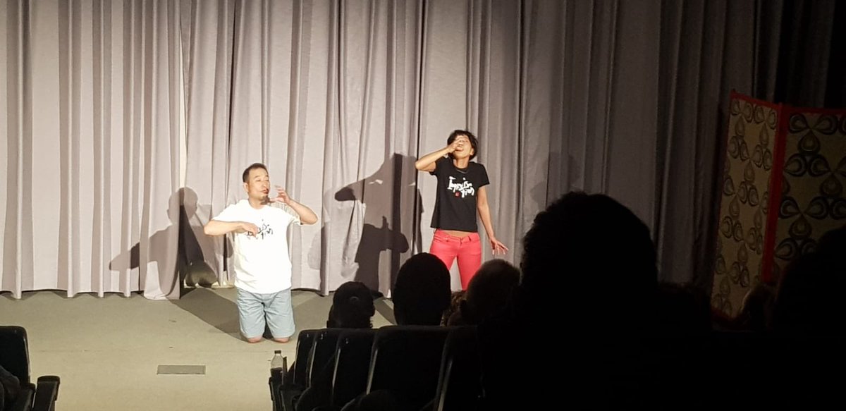FestImproOnda's tweet photo. El FIVO ha conectado esta tarde con la escena impro asiática gracias a Impro Japan y su espectáculo gestual-musical ‘私たちは、次に何が起こ るか分かりません’, que ha salido a escena en la Cassola. 

#FIVO2019 #laediciónmásinternacional #FestImproOnda #deOndaaJapón https://t.co/WxAyJ1hwvg