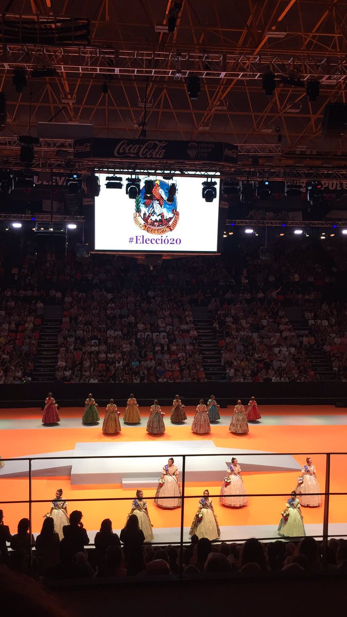 pericogg's tweet photo. Sería genial que la pantalla tuviera señal en directo #elecció20 por lo demás bien https://t.co/smnyiupnsC