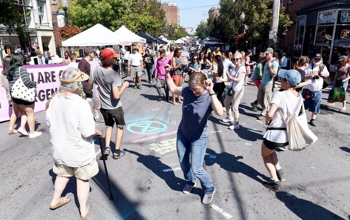 EricaPhotog's tweet photo. Gallery: Beautiful weather for annual LarkFest #Albany #LarkFest https://t.co/V7yYWcQP0Y https://t.co/CmBrMik8Jn
