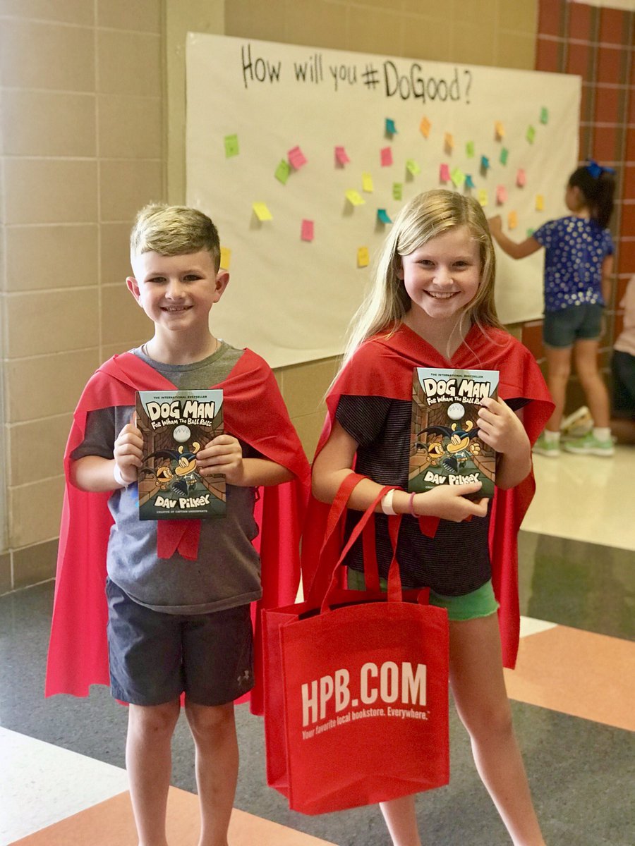 JessicaCadis's tweet photo. Kids who read succeed. Waiting to hear from the creator of #dogman and #captainunderpants with two kiddos who adore his books! #dogman #captainunderpants #forwhomtheballrollstour #rylinrae #bimpy #readeveryday https://t.co/KGOih7n6Bj