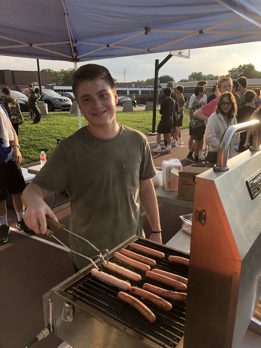 M3Seaholm's tweet photo. Freshmen Tailgate was a success! Thanks for coming out! #leaders #LinkCrew @BirminghamPS @seaholmhs 🍁🏈 https://t.co/Ufq35RLvBL
