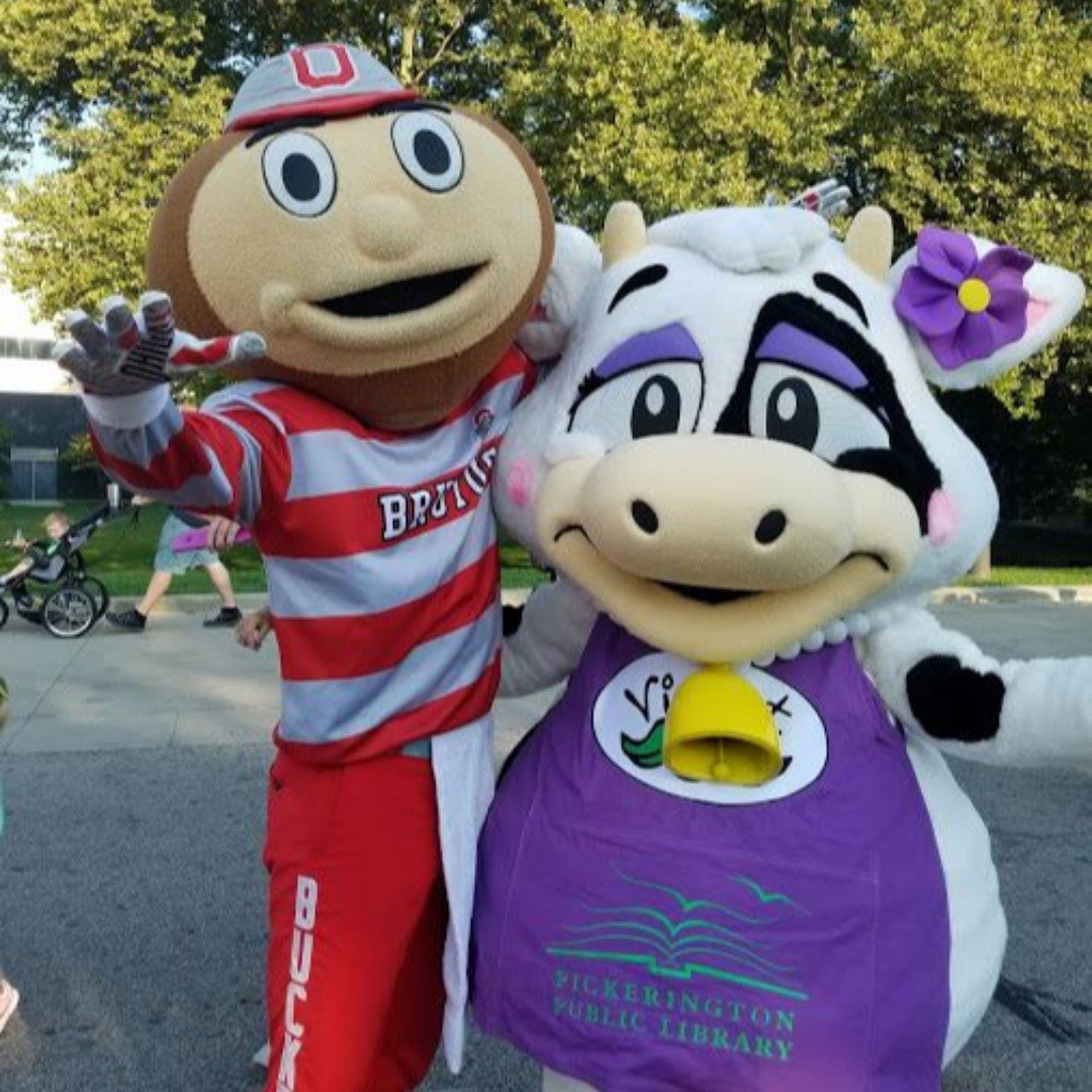 pickeringtonlib's tweet photo. O-H! 

#VioletTheCow #GameDayReady #OSU #Brutus #GoBucks https://t.co/TrBBHCbn07