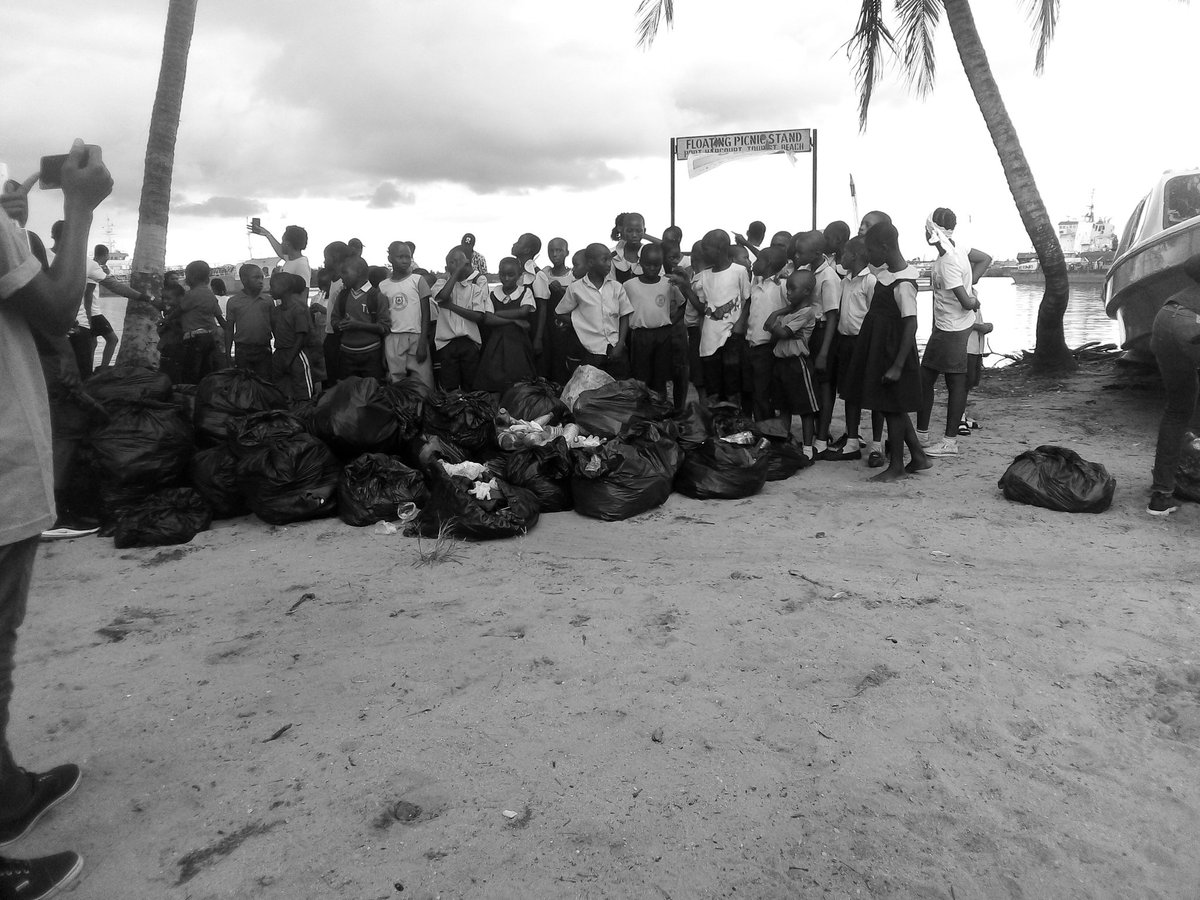 Tourist beach Clean Up was a success...
Thanks Port Harcourt for the turn up!!
Let's ensure we leave a sustainable environment
@PH_Roads @ph_drones @Mr_Pucca @CIAltraide @RecyclePhc @iamMERKY @soft_wdeveloper @AfricanYogaGirl @WorldCleanupDay @LetsDoitNigeria 
#WorldCleanupDay