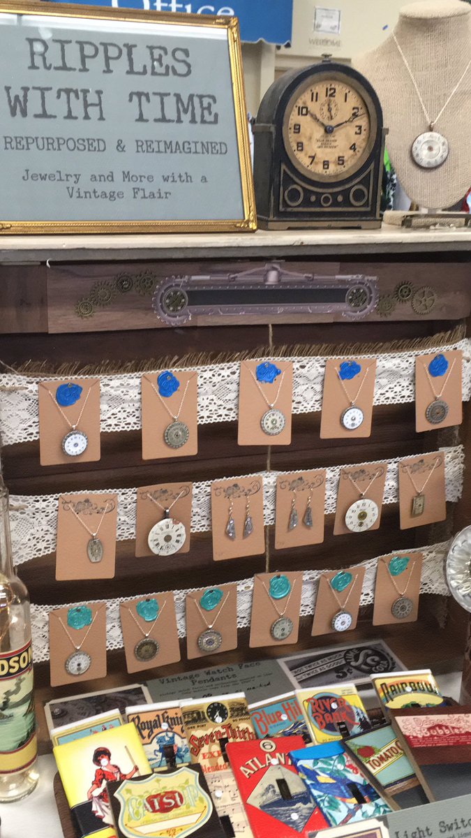 RipplesWithTime's tweet image. It’s not too late to find some interesting watch face jewelry at the Hillsboro High School Fall Craft Bazaar! We are here until 4:00 today!