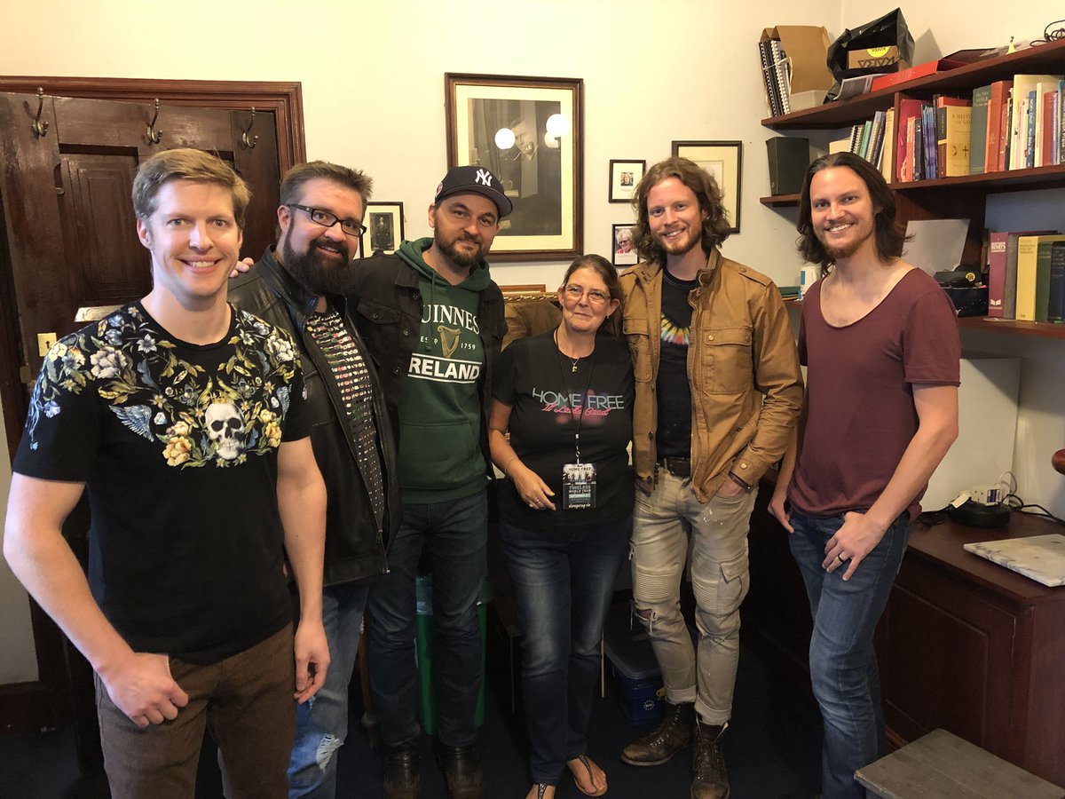 LauraHales74's tweet photo. This time last year. #besttimeever #cantwaituntilnexttime @TimFoustMusic @nathanrodes @HomeFreeGuys https://t.co/aW1wz0qgKs