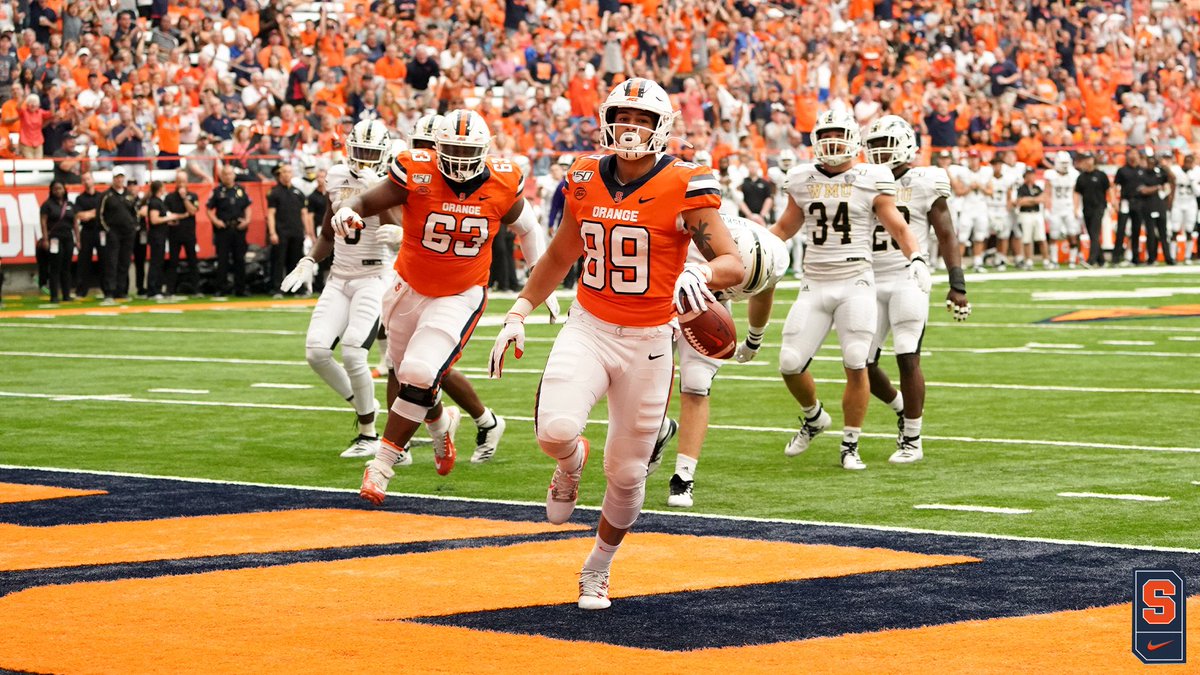 CuseFootball's tweet photo. TOUCHDOWN!

DeVito hits Hackett from 9-yards out. Second time those two have connected for 6 today.

45-33 🍊 | 8:45 4th https://t.co/p38H7fB7gj