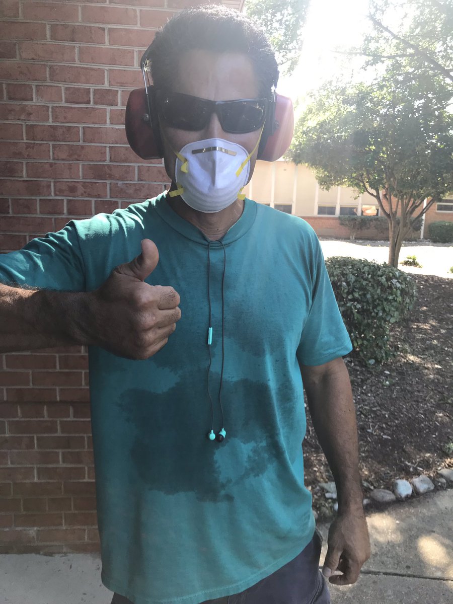 FriendsEBA's tweet photo. Thanks to everybody that came out early this morning to help clean up the courtyard! https://t.co/zlqgcQWIZM