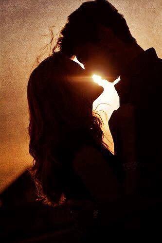 DavLucia's tweet photo. #ColorandoLAmore #CasaLettori
Scivolano le mie labbra
sulle tue parole
coccolate
dal racconto di un sogno https://t.co/xqmdKH72t2