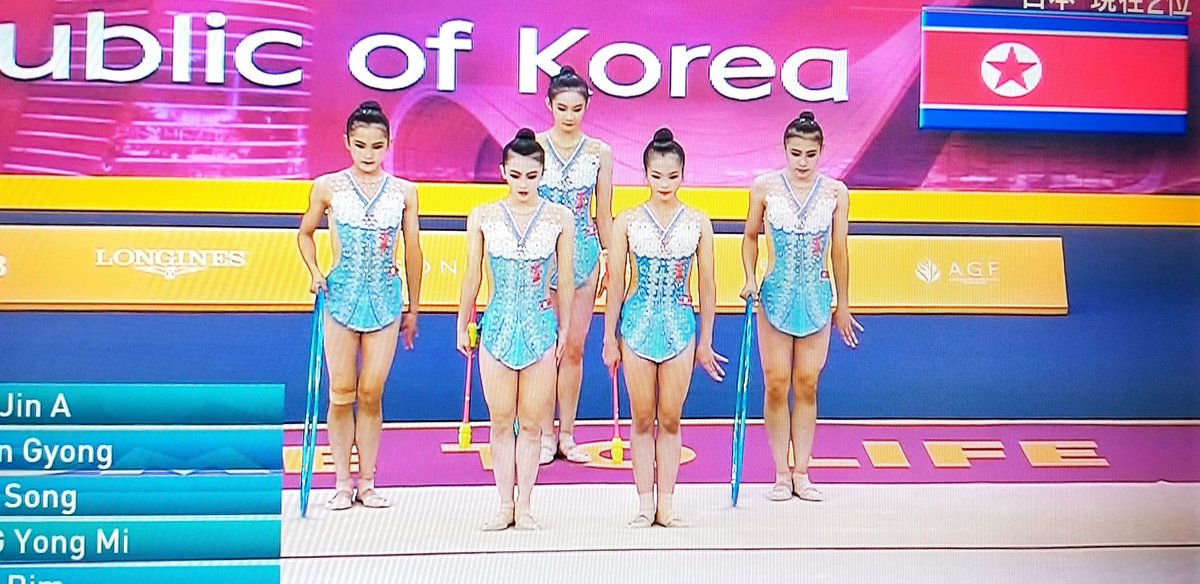 衣装愛好家 韓国 にしてはらしくないなぁと思ったら北朝鮮だった 襟の合わせデザインは肩線以後も馴染ませた方がいいかも 世界新体操19