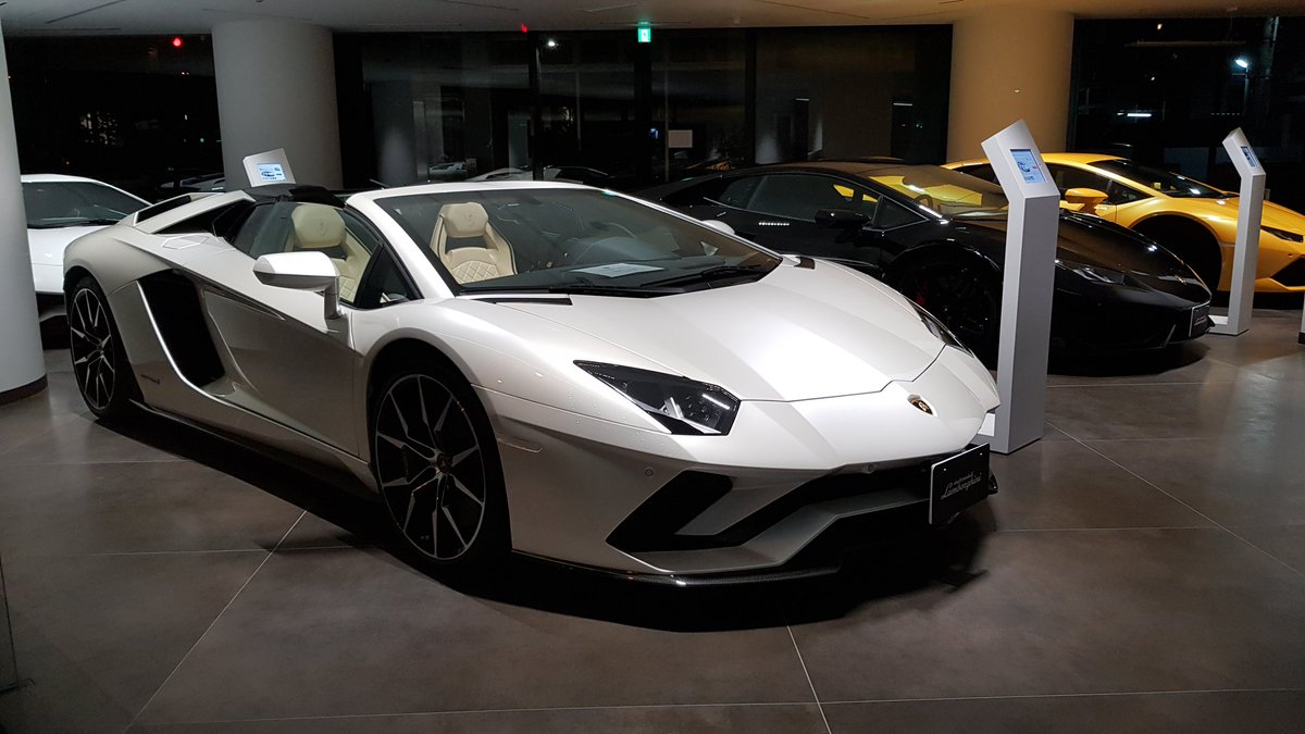 chocobotiger's tweet photo. Dans votre de vie intérieure de riche vous êtes plutôt #teamLamborghini ou #teamMaserati (oui je fais des tweets voiture alors que j'en ai rien à faire hahaha) https://t.co/GRp2c7Ks5p