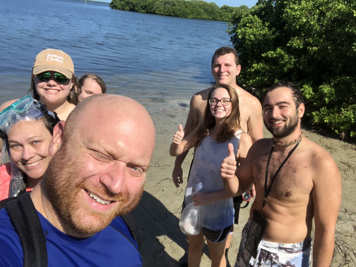 Students at @FLSouthern participated in #InternationalCoastalCleanup day. Our Marine Biology Honors Society (TriRho) organized a great trip. We had over 60 students around Fort De Soto cleaning up the coastline.