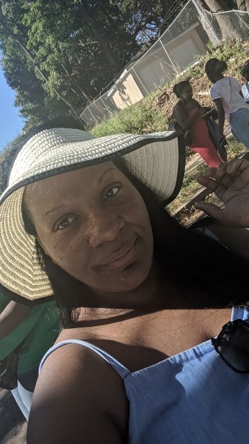 Mommara's tweet photo. Enjoy the beautiful weather @ Newark'sHarvest #HOV #sustainNewark #healthyeating #uvso #Newark https://t.co/8PrnHC3YmC