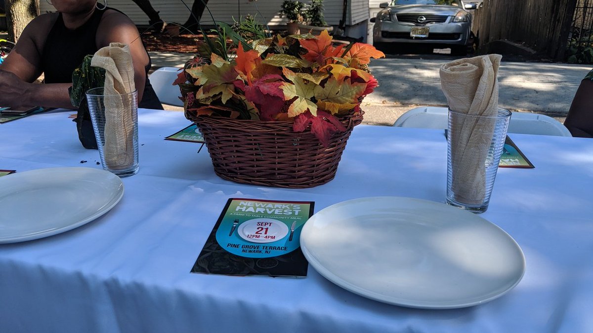 Mommara's tweet photo. Enjoy the beautiful weather @ Newark'sHarvest #HOV #sustainNewark #healthyeating #uvso #Newark https://t.co/8PrnHC3YmC