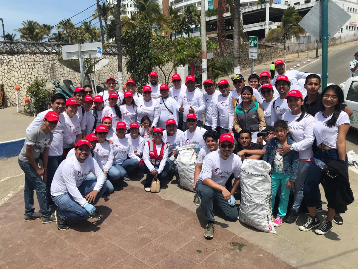 HolcimEcuador's tweet photo. El proyecto #AcciónPorElPlaneta se dio acabo con nuestros voluntarios como parte de nuestro compromiso y cuidado de la naturaleza por el día mundial de la limpieza del planeta. #ConstruimosCrecimiento https://t.co/krzkbV7A1t