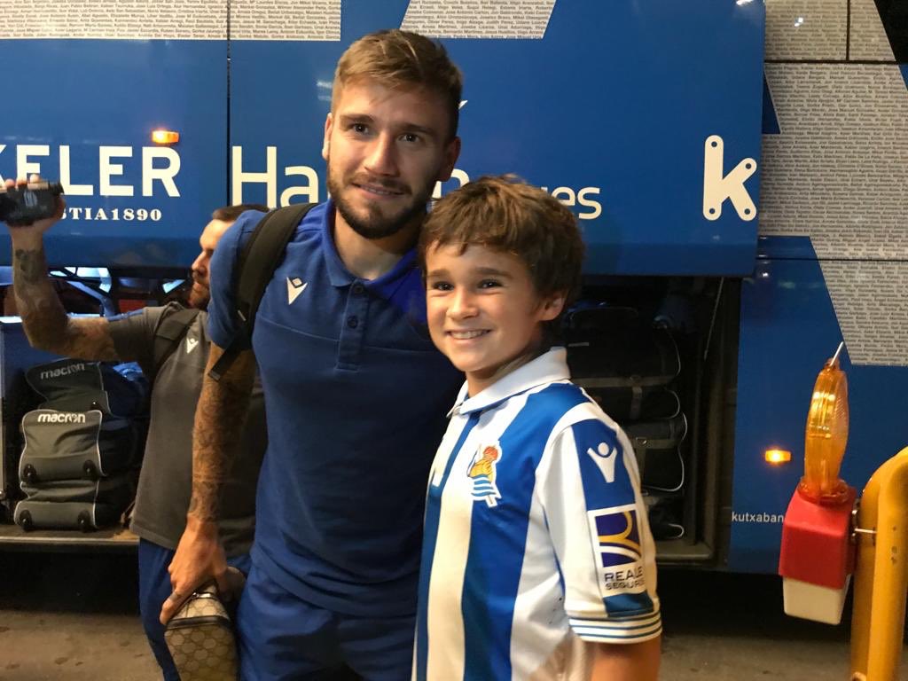 RealSociedad's tweet photo. 📍 Barcelona 🔵⚪️🔵

#AurreraReala https://t.co/zD1WLteeE0