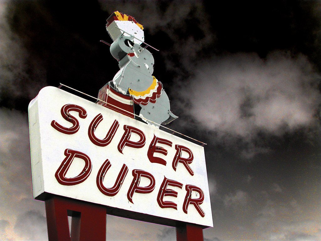 NifMuhammad's tweet image. was in my old neighborhood out east last week and was sad to once again notice that the Super Duper Elephant is gone. The store itself closed in 2010, but the elephant remained atop the sign for years after. It was such a symbol for the neighborhood of my youth.